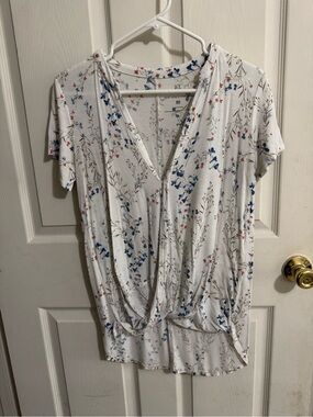 New York & Company Short-sleeve, Deep V-neck Twist-front Floral Top